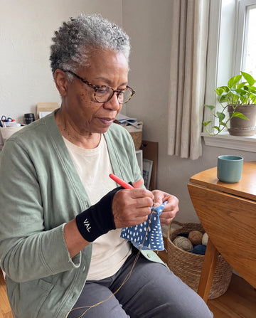 The Knitting Thumb Stabilizer