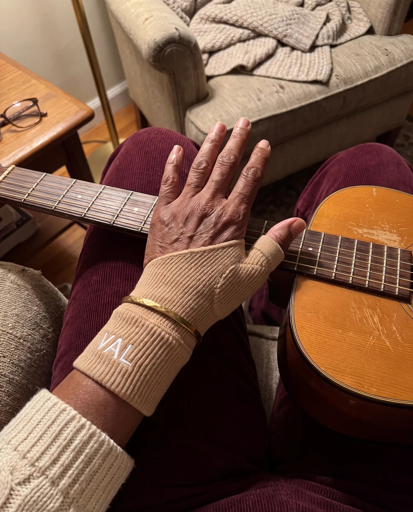 Denise K. using the Thumb Stabilizer