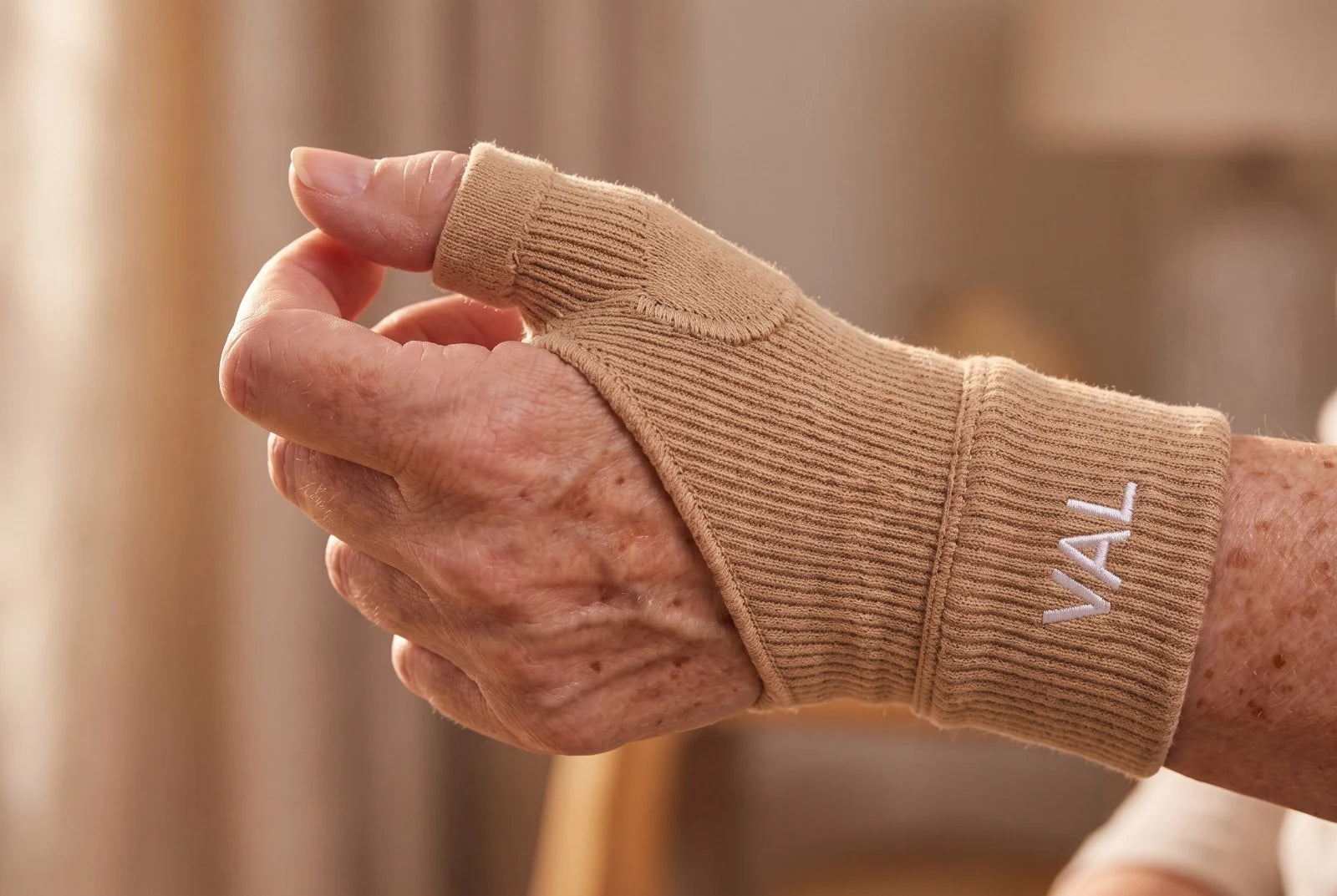 A close-up of the Thumb Stabilizer over the base of the thumb, with the fingers and fingertips left free